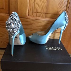 7.5 Badgley Mischka teal heels